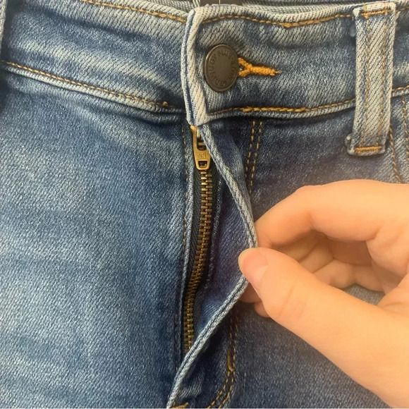 Judy Blue Slim Fit Jeans - Picture 3 of 10